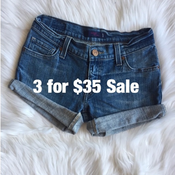 Levi's Pants - 🎁 Levi's Denim Cuffed Shorts